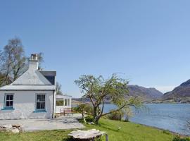 A picture of the hotel: Loch Shore Cottage