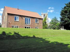 A picture of the hotel: Riverbank Cottage