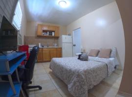 รูปภาพของโรงแรม: Apartament In Town Ponce- Free Wifi & Ac