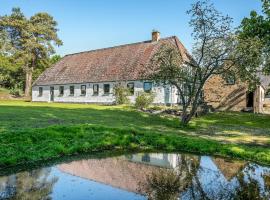 Hotel Foto: Stunning Home In Haarby With Kitchen