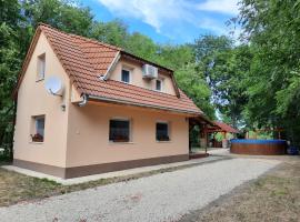 Hotel Photo: Panka Üdülőház-Bónom zug