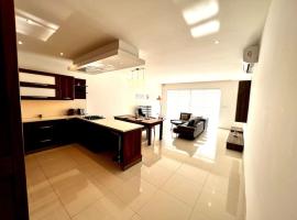 A picture of the hotel: Viewline SeaView Modern 3 Bedroom Apartment
