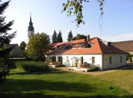 Hotel fotoğraf: Apartmenthotel "Gärtnerhaus Schloss Reinharz"