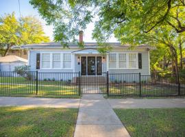 Fotos de Hotel: Serene and stylish 3 bedroom home in Bishop Arts