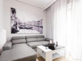 Hotel kuvat: Renovated penthouse in the center of Larissa