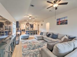 Hotelfotos: South Austin Home with Yard about 10 Mi to Downtown