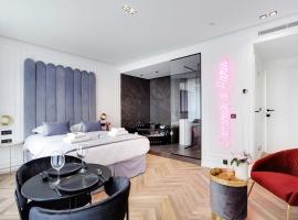 Zdjęcie hotelu: Couples Getaway Unit with Jacuzzi - City Center