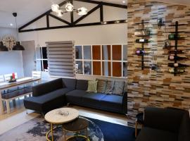 ホテル写真: Lax Uno 2 bedroom home with Parking, Wi-Fi, NetFlix and Airconditioned Rooms and Shower Heater
