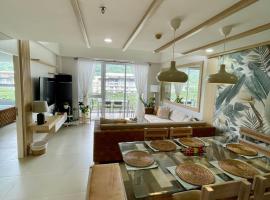 3BD/3BA Penthouse - Tropical Oasis in Pico de Loro，位于Patungan的酒店