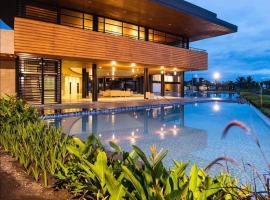 Seafront OnCall - private jacuzzi with 4 cozy bedrooms, hotel in San Juan