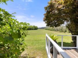 รูปภาพของโรงแรม: 4 Bedroom Farm Cottage on the Bellinger River