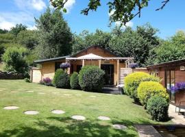 Foto do Hotel: 'Monktonmead Lodge' in secluded setting, with private indoor pool.
