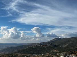 OPEN SKY, hotel in Ein Kinya