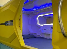 Pelangi Capsule Hostel, hotel in Johor Bahru