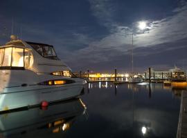 Фотография гостиницы: Sea Pearl Boston Yacht