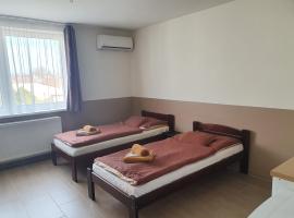 Airport MicrostorePanzió, ξενοδοχείο σε Vecsés