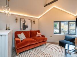 Chic Cotswold Tiny Home - Oddity House, ξενοδοχείο σε Blockley