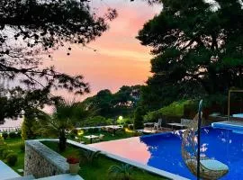 Pino Boutique Hotel, hotel in Ulcinj