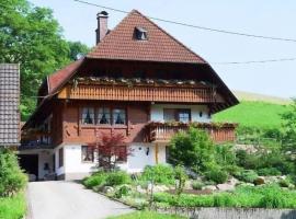 Hotelfotos: Lovingly furnished holiday apartment in our Black Forest house