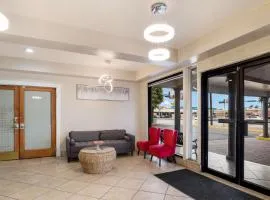 Spanish Trails Inn - Laredo Hotel