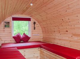 BCC Lochness Hostel pods، فندق في Bearnock