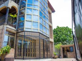 Gambaran Hotel: Appartement de 3 chambres avec balcon et wifi a KinshasaELv