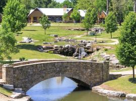 A picture of the hotel: Grand Lake Reunion House-Community pool, hot tub, lake access