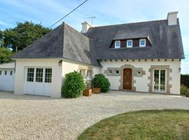 รูปภาพของโรงแรม: Large holiday home with garden in Brittany