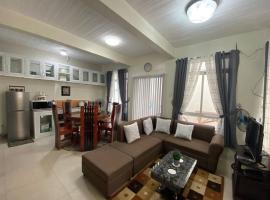 מלון צילום: Cozy staycation villa in Quirino Hwy, QC