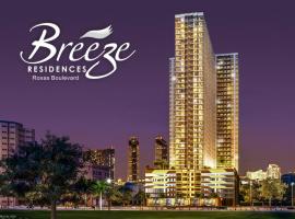 होटल की एक तस्वीर: Breeze Residences - 1BR Unit with Balcony -Top Floor