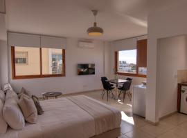 Hotel Photo: Phaedrus Living: City Flat Palas 104