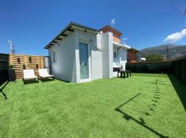 Hotel Foto: Rooftop Apartment with Garden in Ioannina