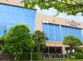 The Luxton Cirebon Hotel and Convention, hótel í Cirebon