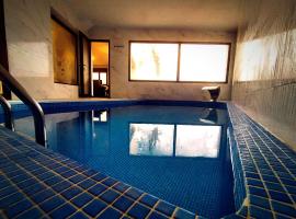 Hotel foto: El Aprisco, con piscina climatizada en Hueva-Guadalajara