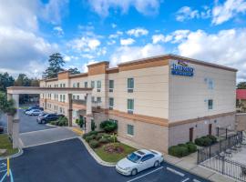 Baymont by Wyndham Savannah South, hotel di Savannah
