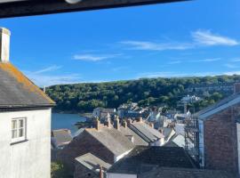 Hotel fotoğraf: Seapink, Kingsand; luxury Cornish cottage with seaviews, bbq & paddleboards