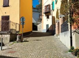 Hotelfotos: La Chicca piccola casina in affitto nel Borgo Antico di Gaggio Montano BO
