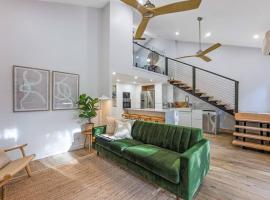 Хотел снимка: On the Brook - Private 2 bed + loft and pool