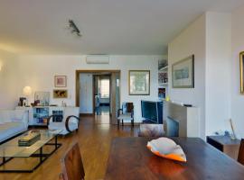 รูปภาพของโรงแรม: Feels Like Home - Restelo Flat with Terrace