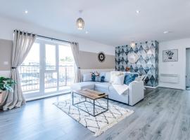 A picture of the hotel: Formby Village Apartments By Greenstay Serviced Accommodation - Perfect For LONG STAYS - Couples, Families, Business Travellers & Contractors All Welcome - 7