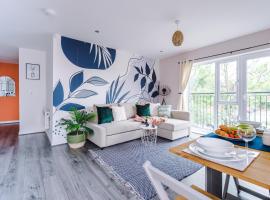 A picture of the hotel: Cosy 2 Bedroom Apartment with FREE Parking In Formby Village By Greenstay Serviced Accommodation - Ideal for Couples, Families & Business Travellers - 6