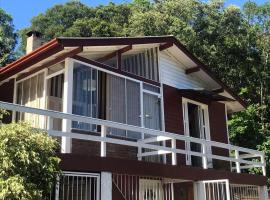 Casa agradável em Gramado, hotel in Gramado