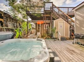 รูปภาพของโรงแรม: New Orleans Home with Hot Tub, Near French Quarter!