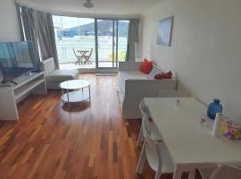 Ξενοδοχείο φωτογραφία: Entire Spacious Apartment in the HEART of Canberra!