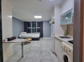 Фотография гостиницы: Dusil Subway Station One-Bedroom Apartment