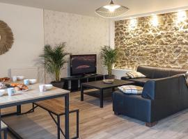 A picture of the hotel: Awesome Home In Saint-alban With 3 Bedrooms And Wifi
