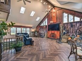 Hotel foto: Pet-Friendly Bartlett Farmhouse with Deck!