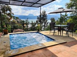 מלון צילום: Casa con jacuzzi y vista al lago!