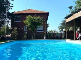 Photo de l’hôtel: Appartement dans maison individuelle, piscine