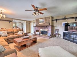 Хотел снимка: Ideally Located Peoria Townhome Pets Allowed